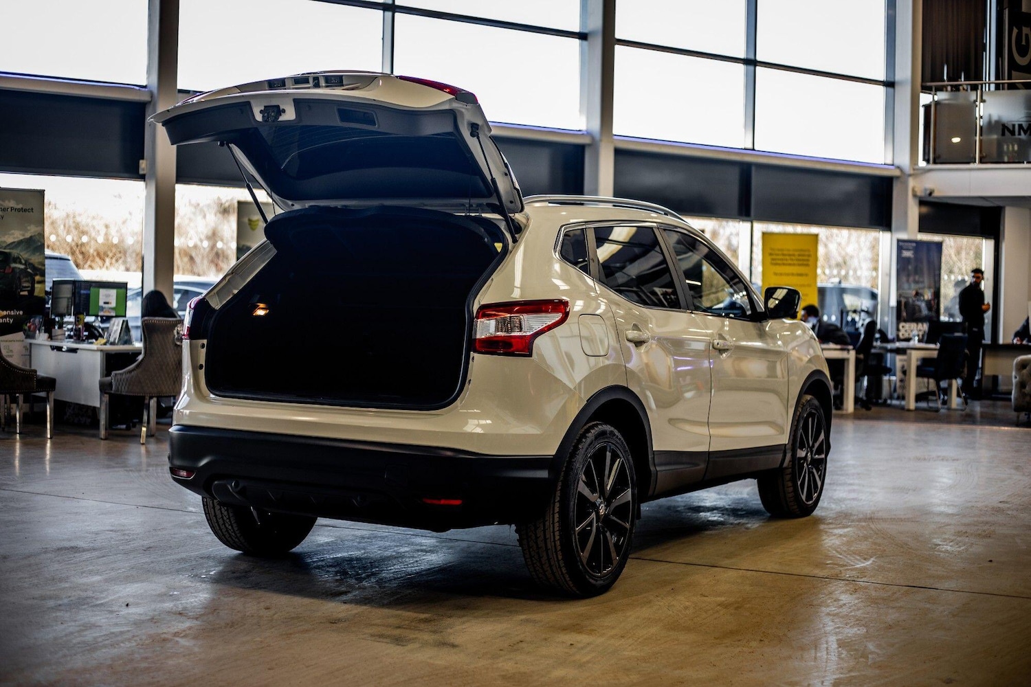Used Nissan Qashqai 2017 for sale - 77230472: Photo 35