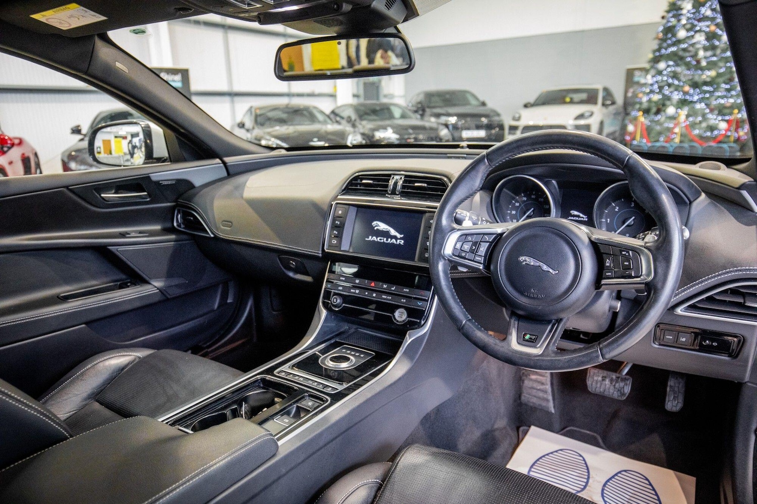 Used Jaguar XE 2017 for sale - 77109080: Photo 2