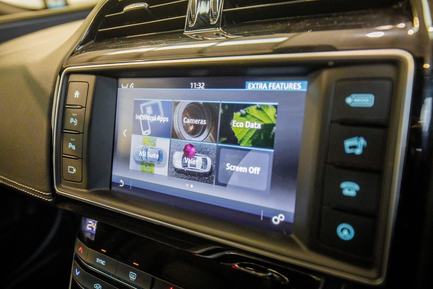 Used Jaguar XE 2017 for sale - 77109080: Photo 26