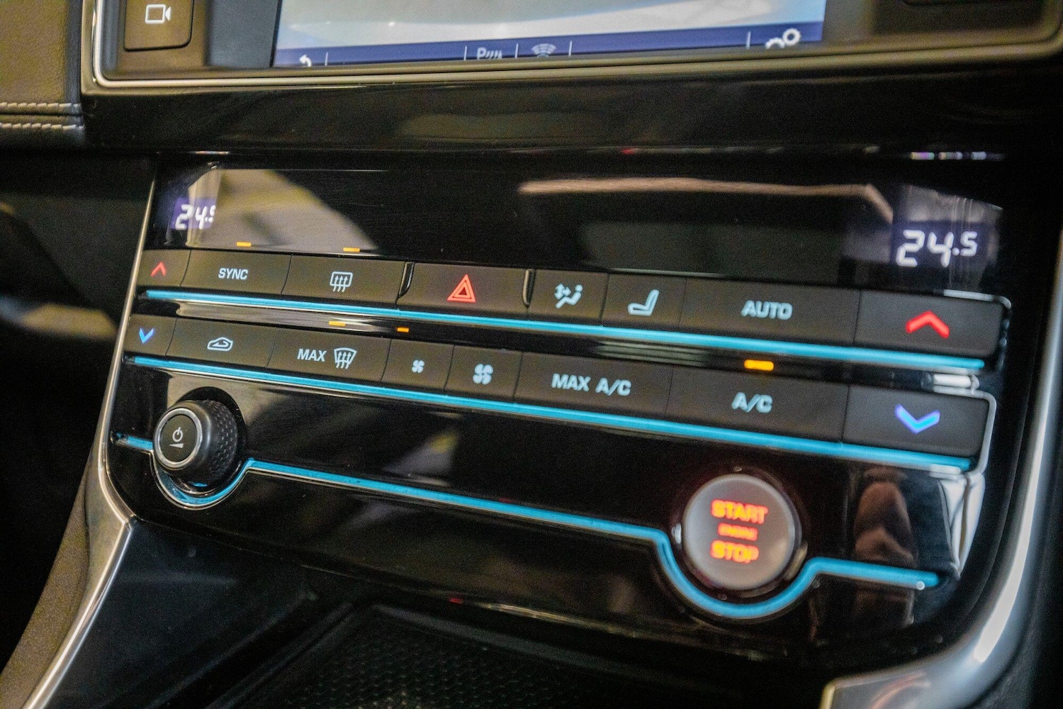 Used Jaguar XE 2017 for sale - 77109080: Photo 29