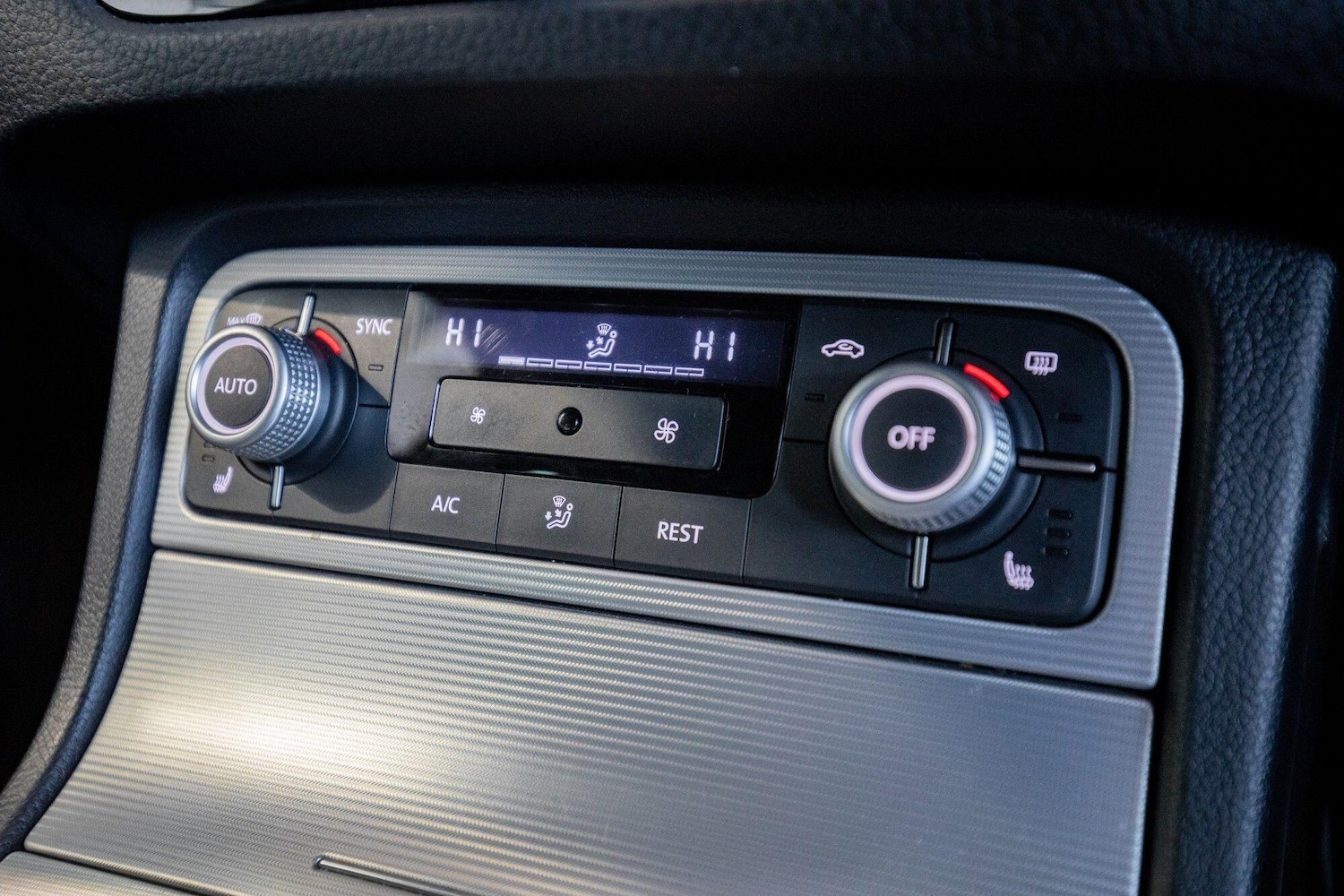 Used Volkswagen Touareg 2016 for sale - 77074210: Photo 31