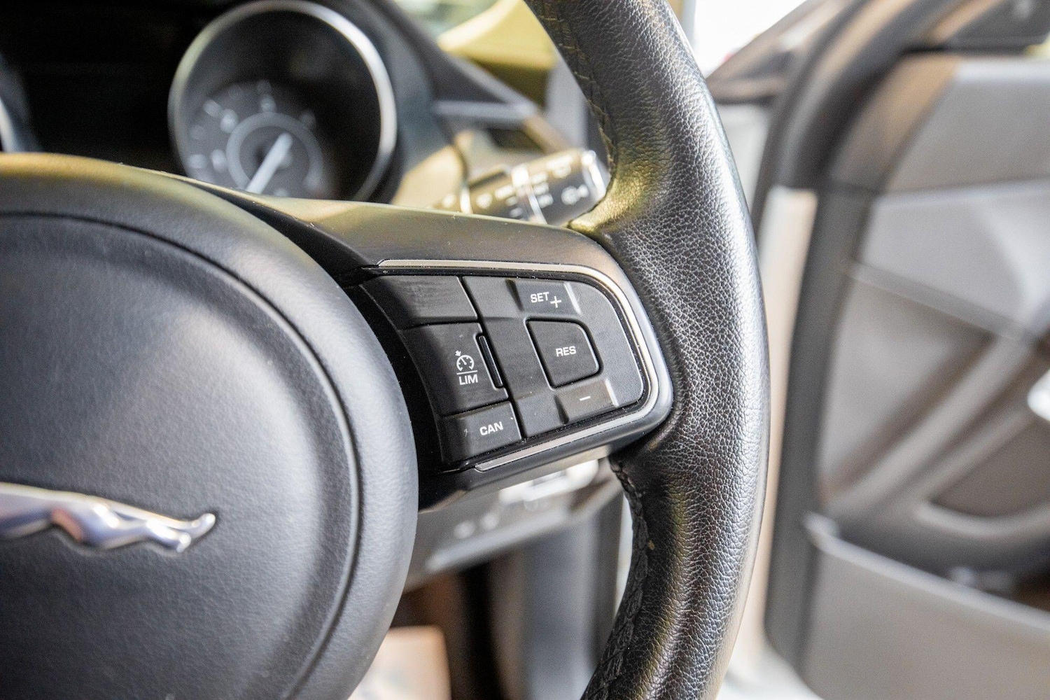 Used Jaguar E-Pace 2018 for sale - 76823701: Photo 17