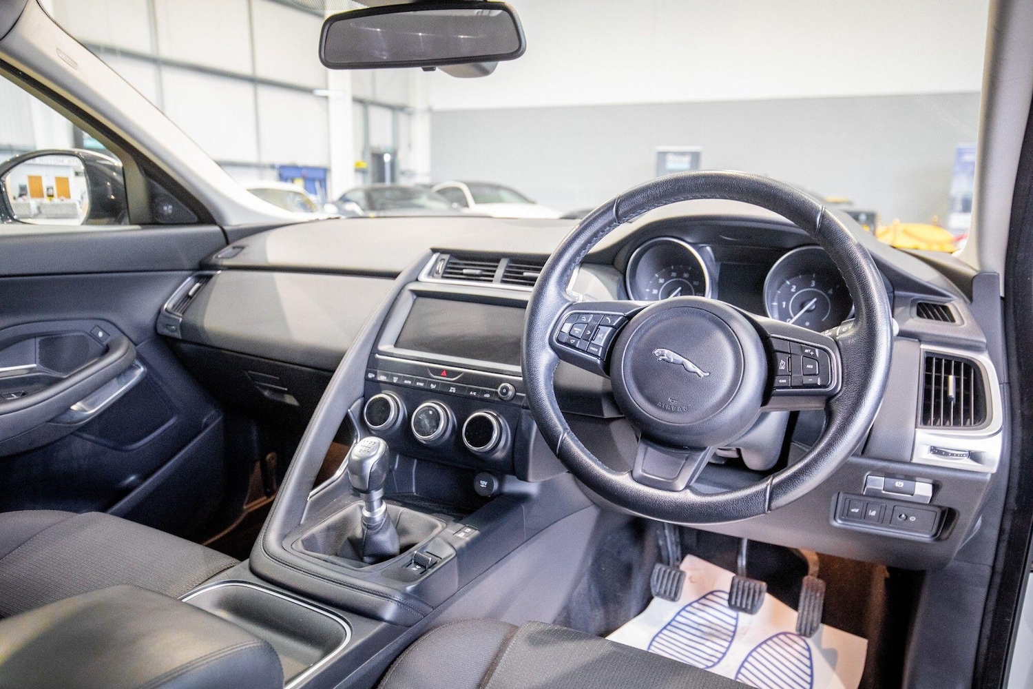 Used Jaguar E-Pace 2018 for sale - 76823701: Photo 2