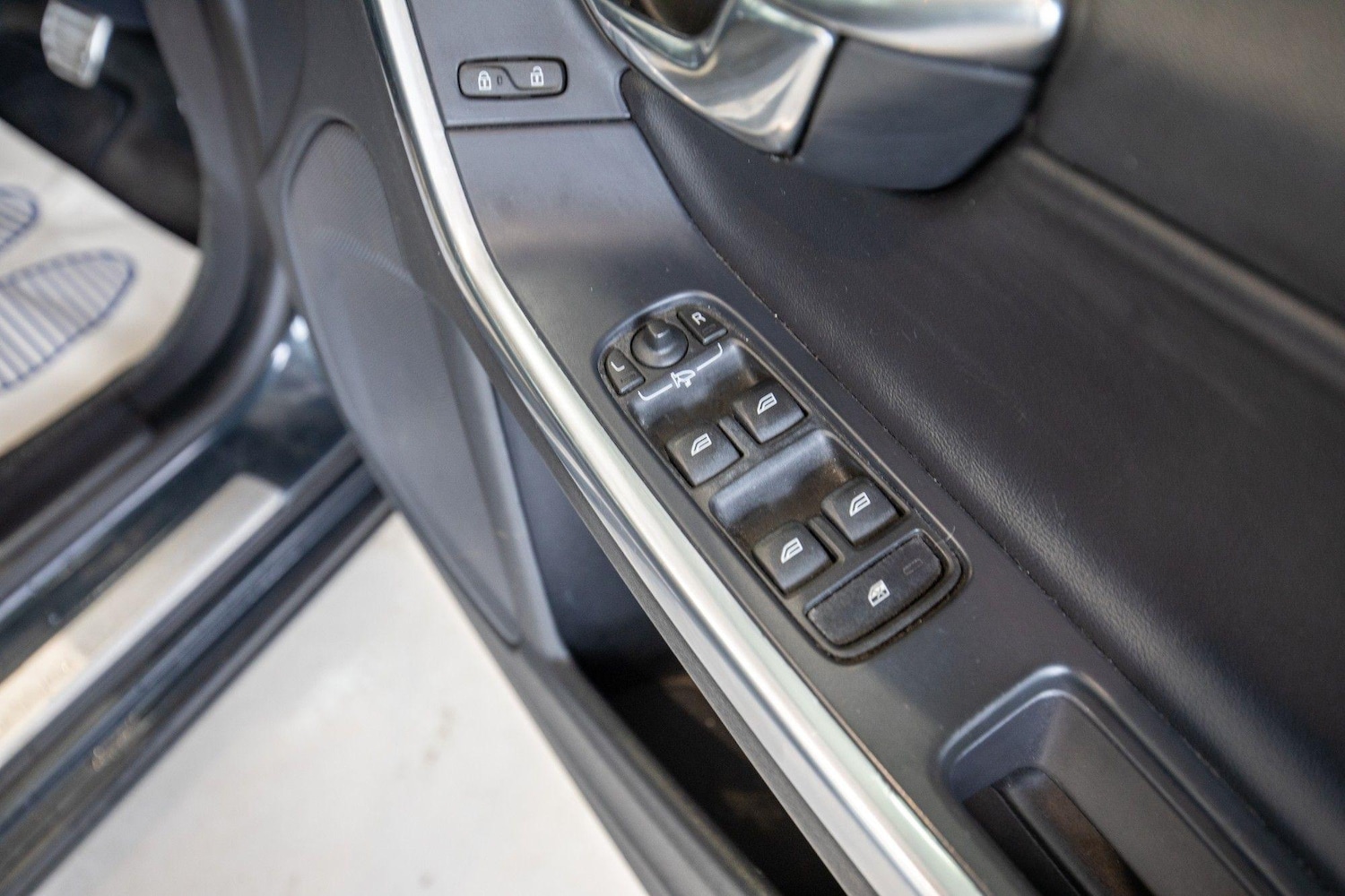 Used Volvo V60 2013 for sale - 77057545: Photo 16