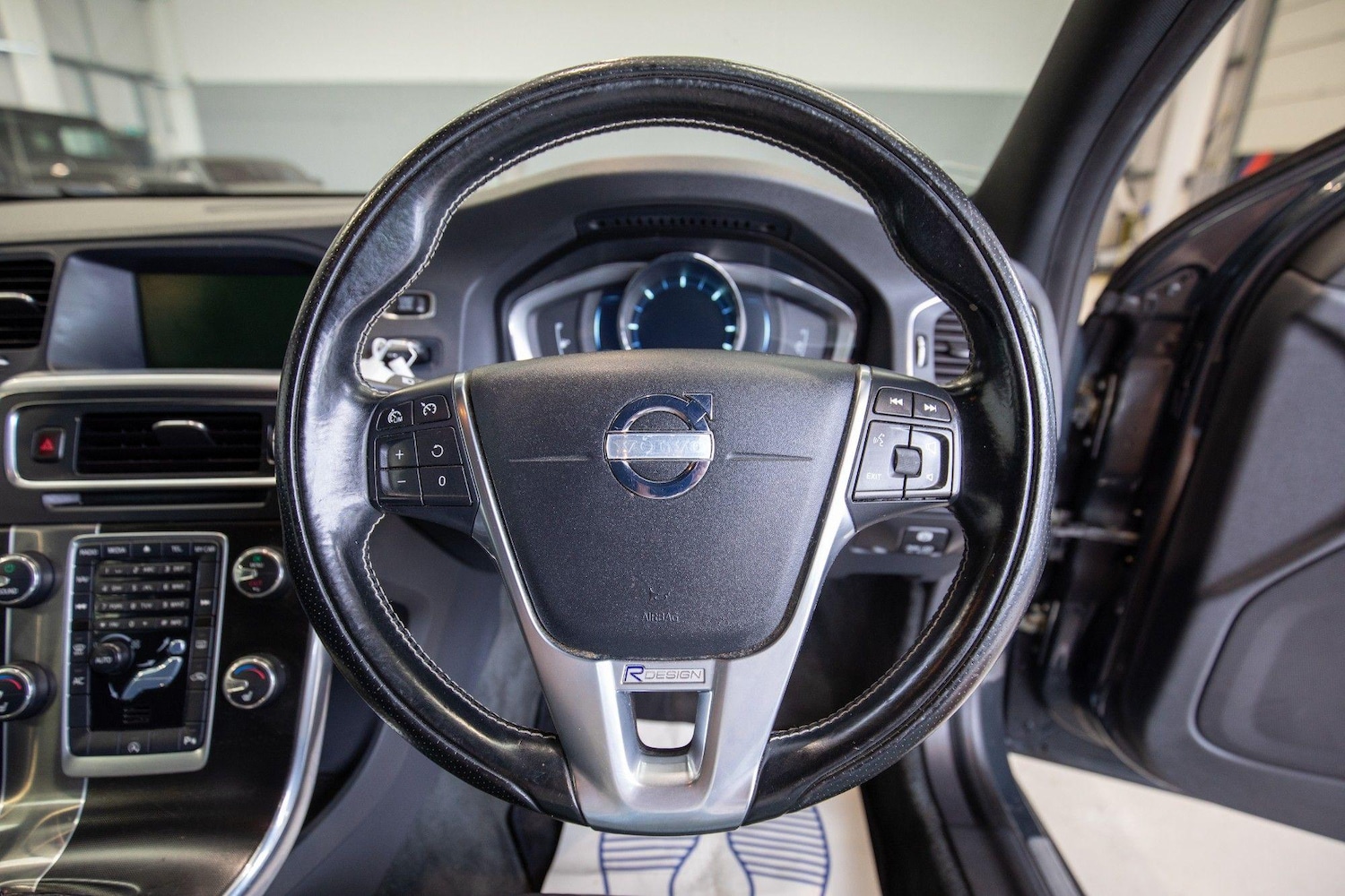 Used Volvo V60 2013 for sale - 77057545: Photo 19