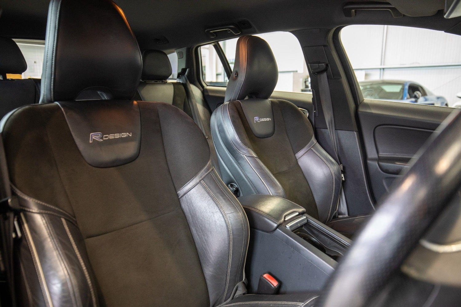 Used Volvo V60 2013 for sale - 77057545: Photo 2