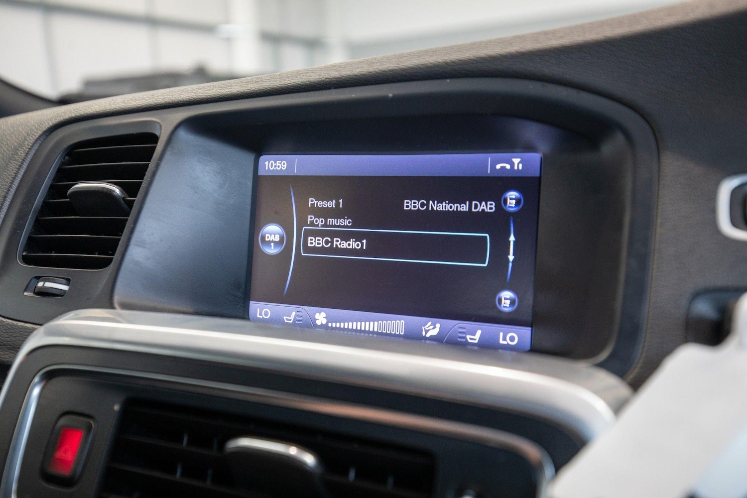 Used Volvo V60 2013 for sale - 77057545: Photo 24