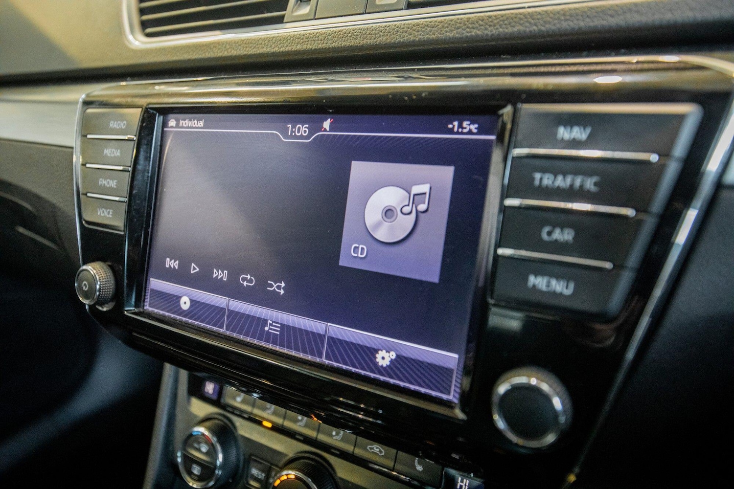 Used Skoda Superb 2015 for sale - 77109460: Photo 25