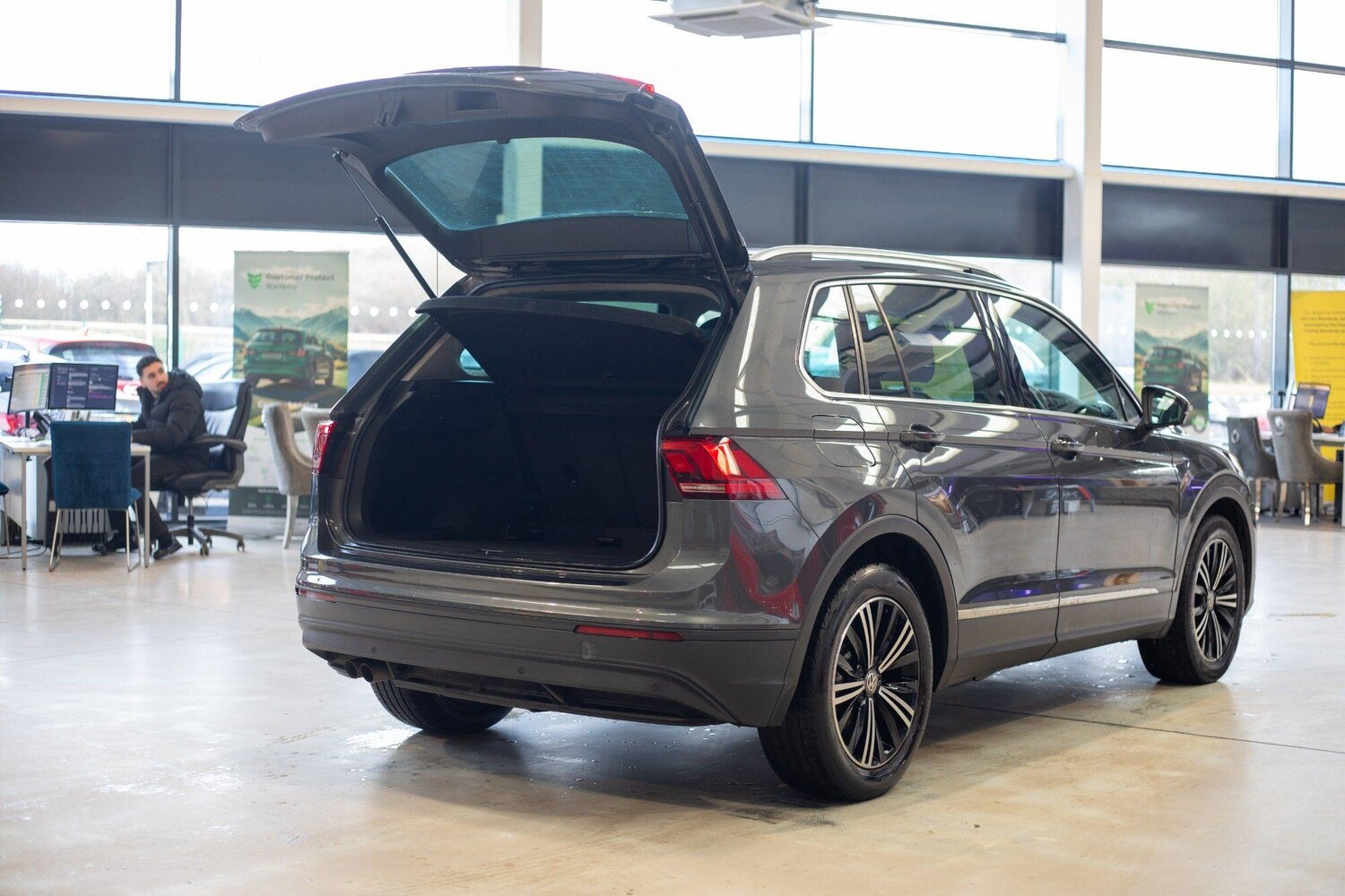 Used Volkswagen Tiguan 2018 for sale - 78058349: Photo 40