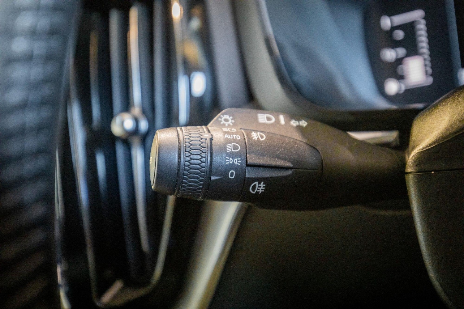 Used Volvo XC60 2017 for sale - 77120364: Photo 24