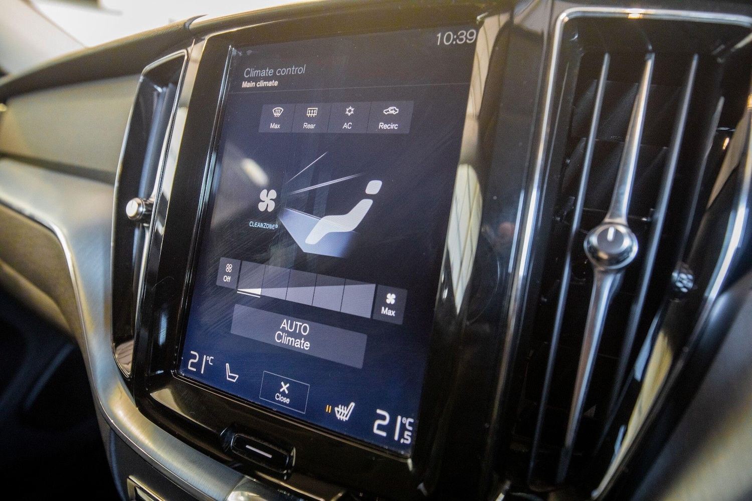 Used Volvo XC60 2017 for sale - 77120364: Photo 26