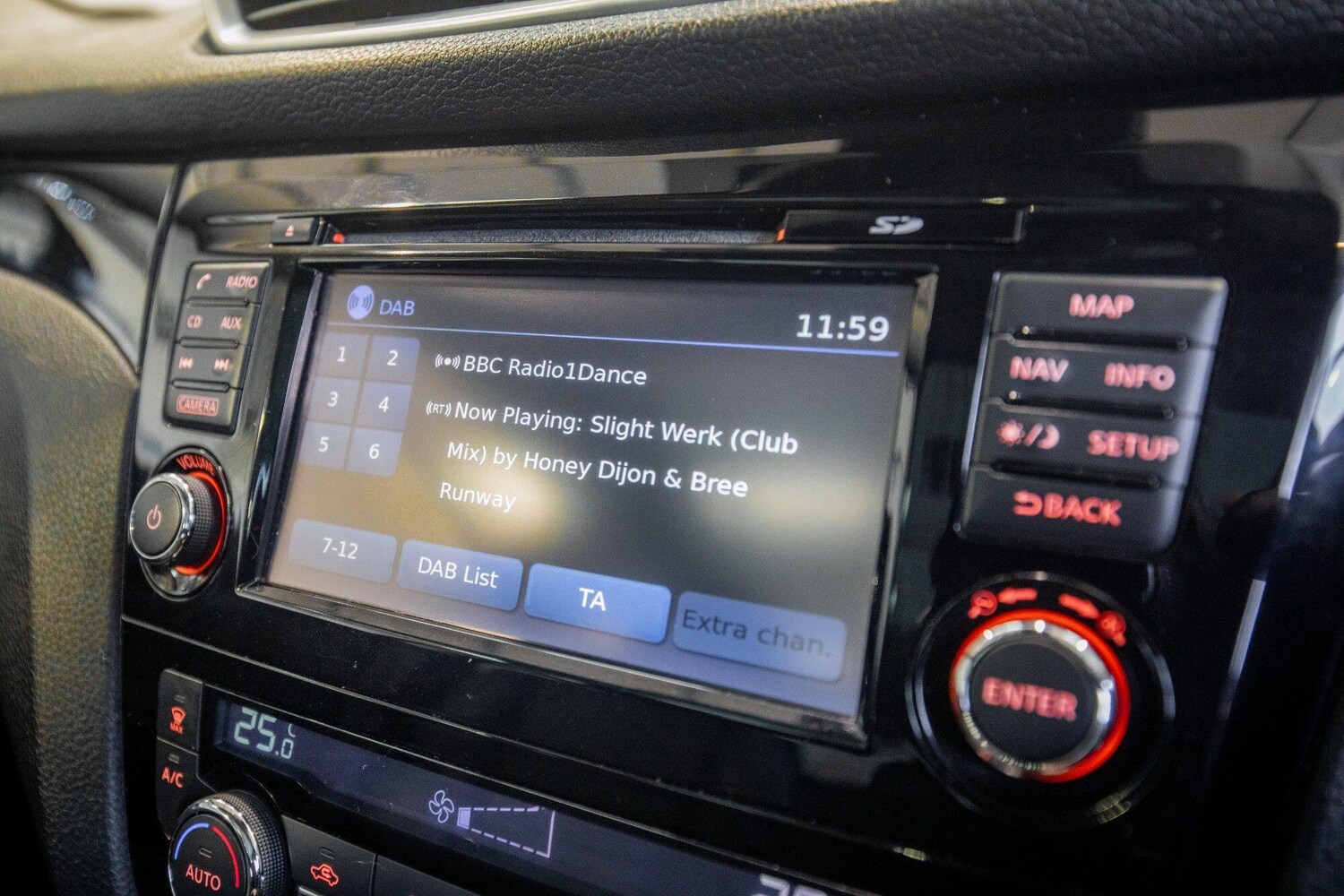 Used Nissan Qashqai for sale - 77670832: Photo 24