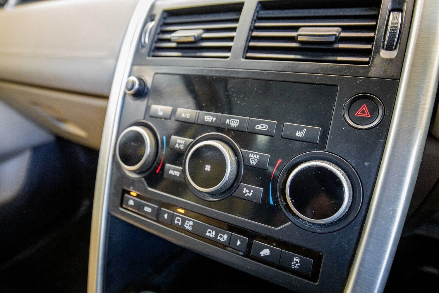 Used Land Rover Discovery Sport 2016 for sale - 76823942: Photo 32