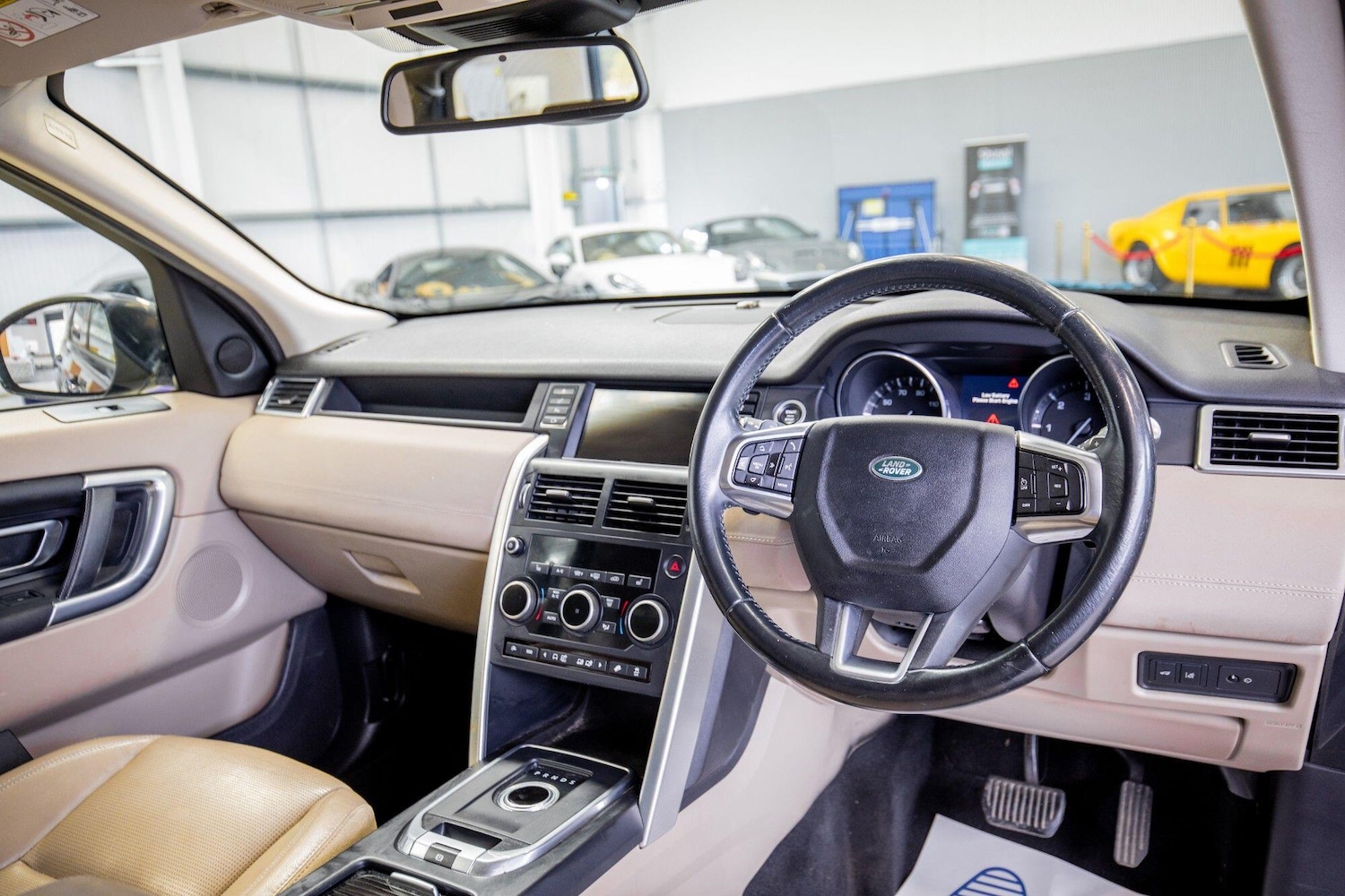 Used Land Rover Discovery Sport 2015 for sale - 78019218: Photo 2