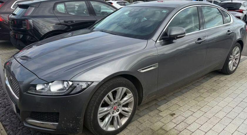 Used Jaguar XF 2017 for sale - 77784360: Photo 2