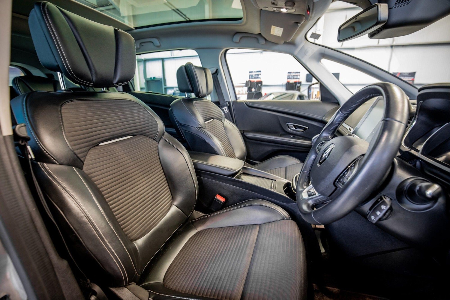 Used Renault Grand Scenic 2017 for sale - 78157196: Photo 17