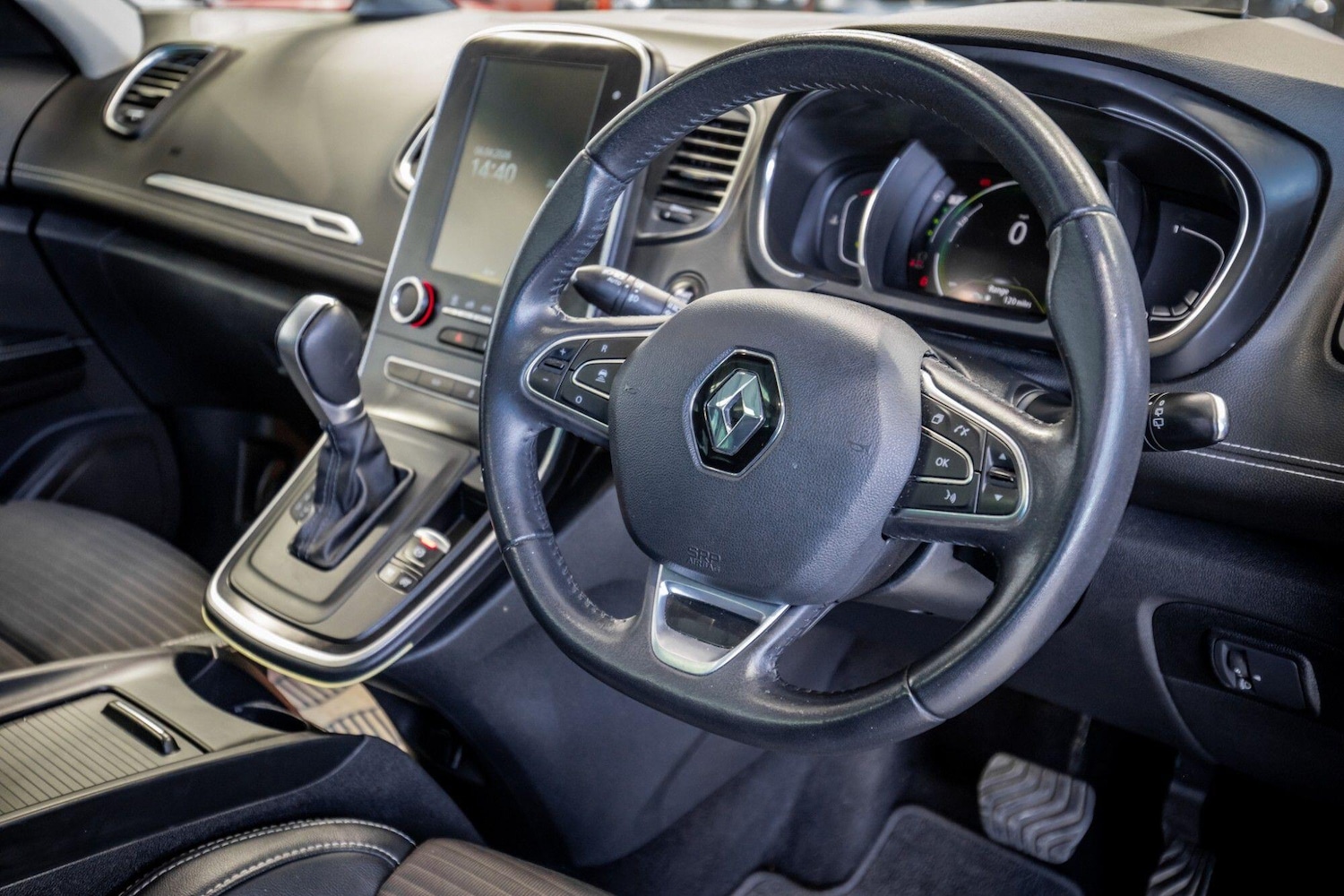 Used Renault Grand Scenic 2017 for sale - 78157196: Photo 2