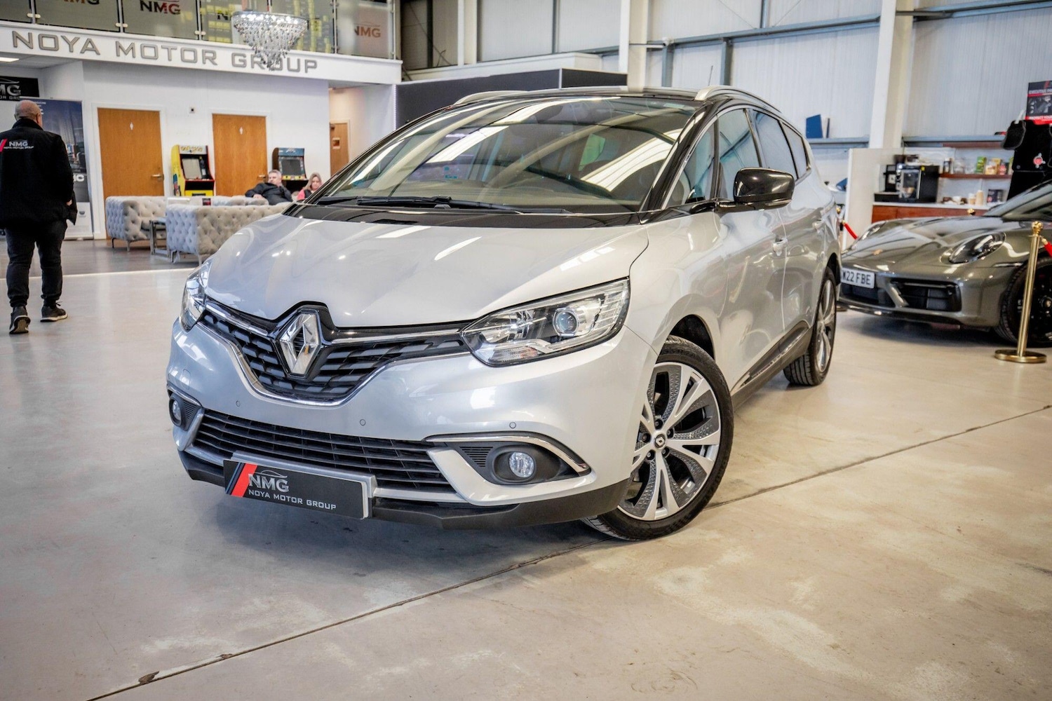 Used Renault Grand Scenic 2017 for sale - 78157196: Photo 5