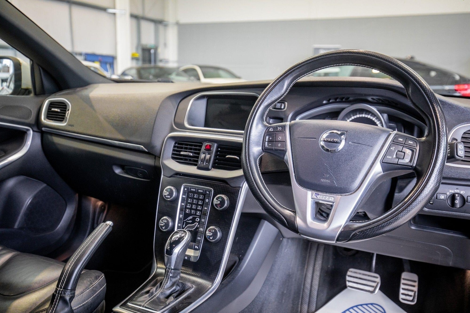 Used Volvo V40 for sale - 76824308: Photo 2