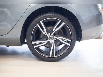 Used Volvo V40 2019 for sale - 76824308: Photo