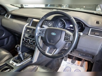 Used Land Rover Discovery Sport 2015 for sale - 78382136: Photo