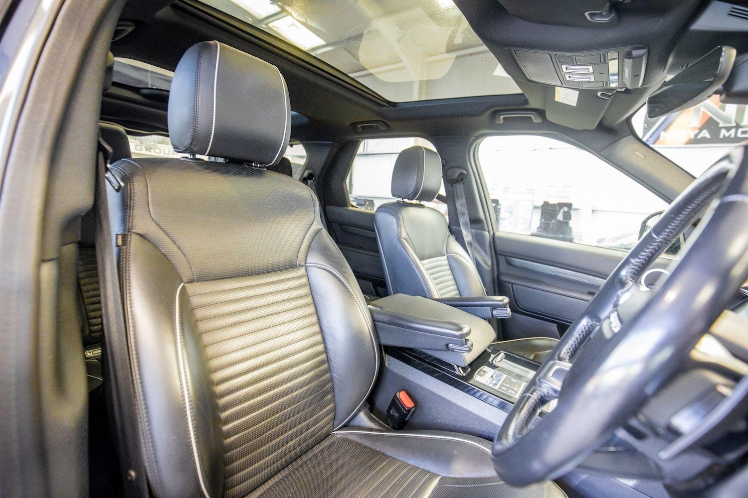 Used Land Rover Discovery 2018 for sale - 76824507: Photo 2