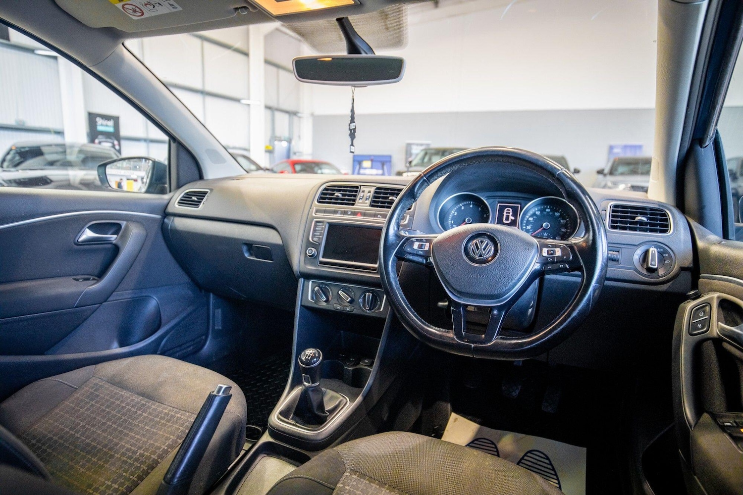 Used Volkswagen Polo 2017 for sale - 77120698: Photo 2