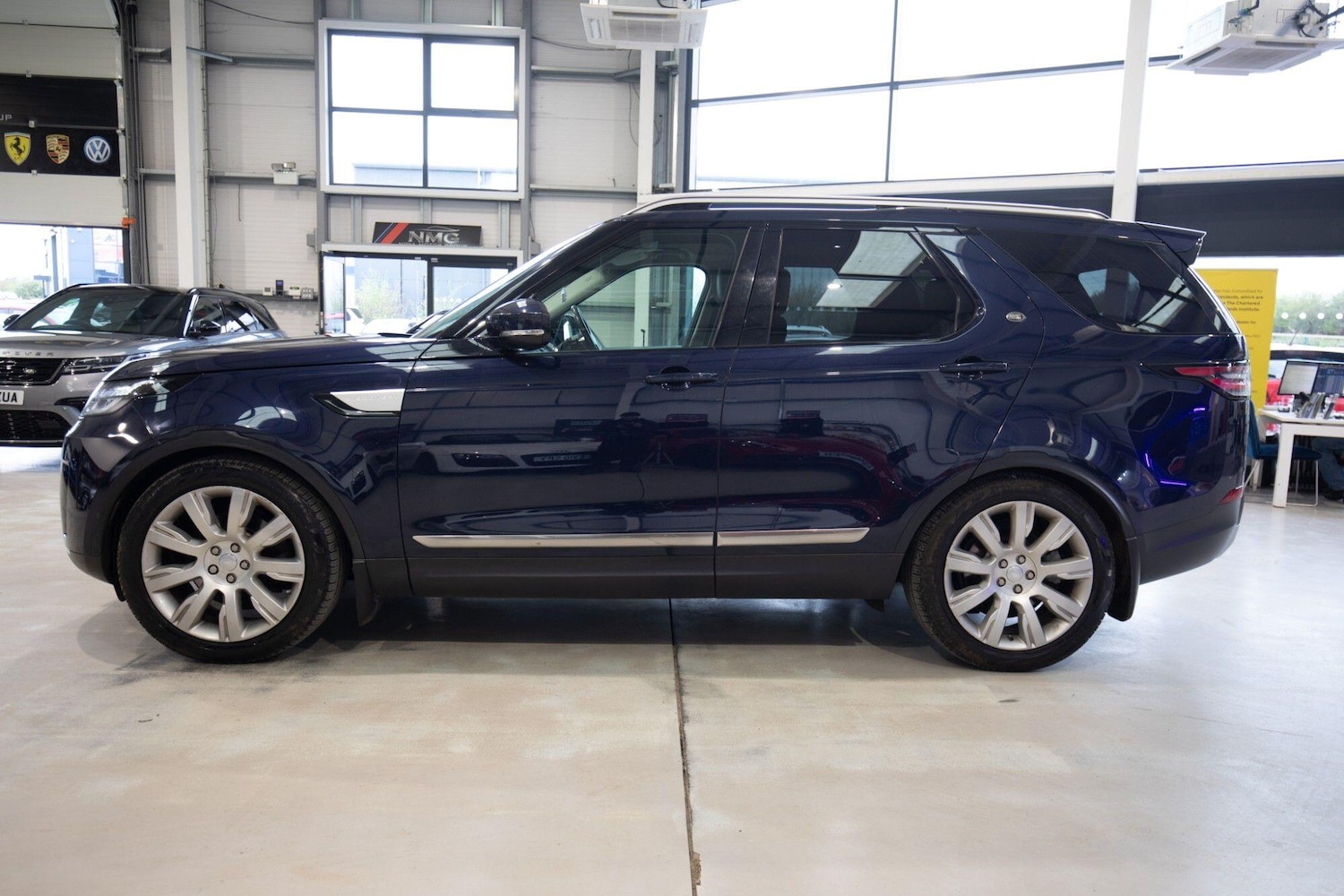Used Land Rover Discovery 2017 for sale - 78156612: Photo 11