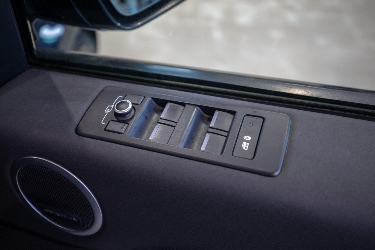 Used Land Rover Discovery 2017 for sale - 78156612: Photo 16