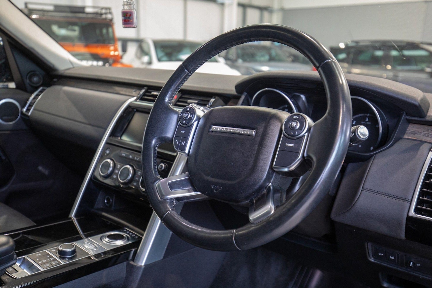 Used Land Rover Discovery 2017 for sale - 78156612: Photo 2