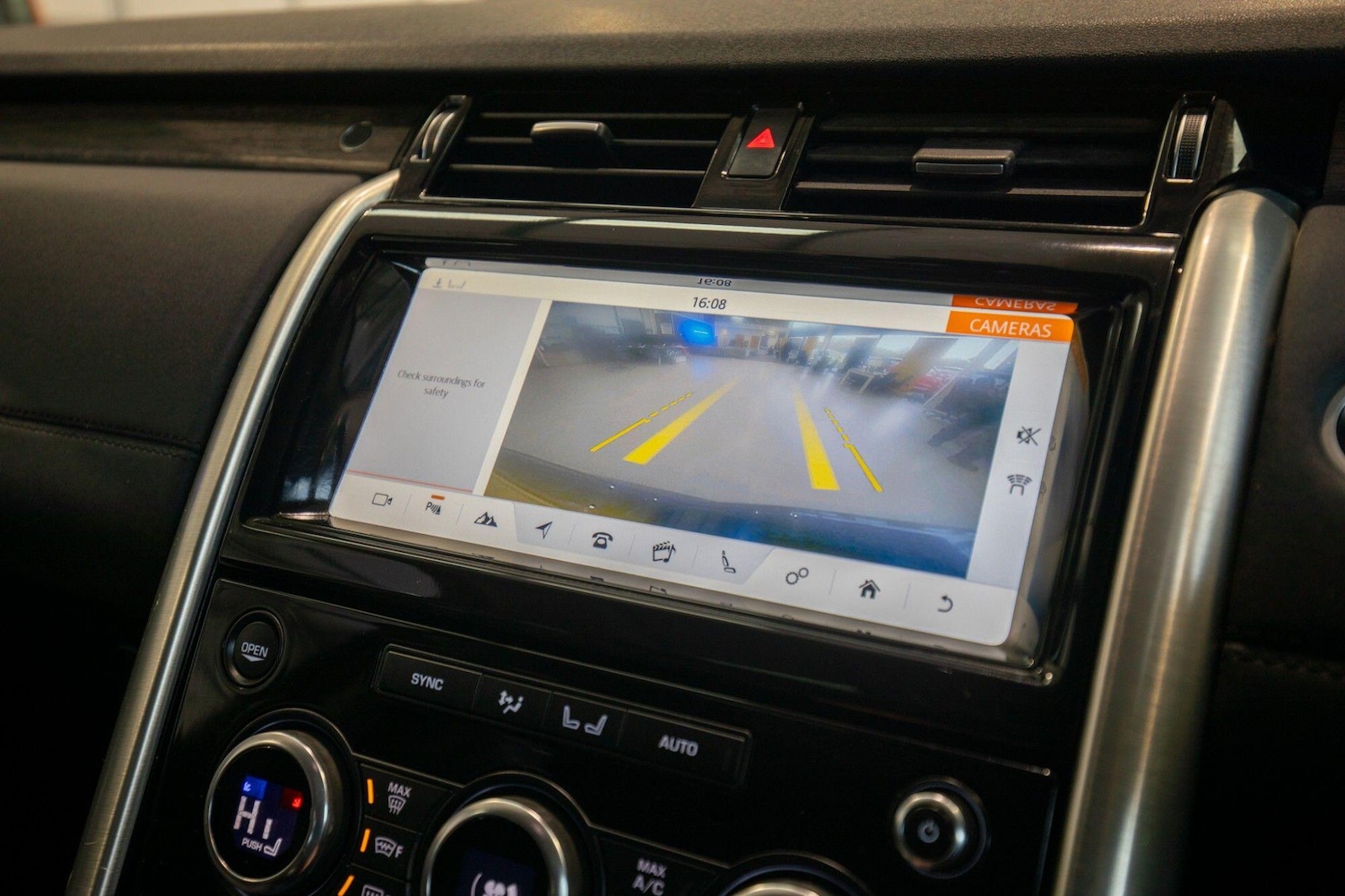 Used Land Rover Discovery 2017 for sale - 78156612: Photo 24