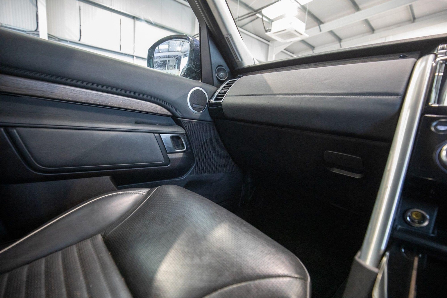 Used Land Rover Discovery 2017 for sale - 78156612: Photo 28