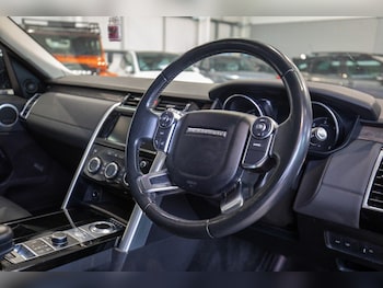 Used Land Rover Discovery 2017 for sale - 78156612: Photo