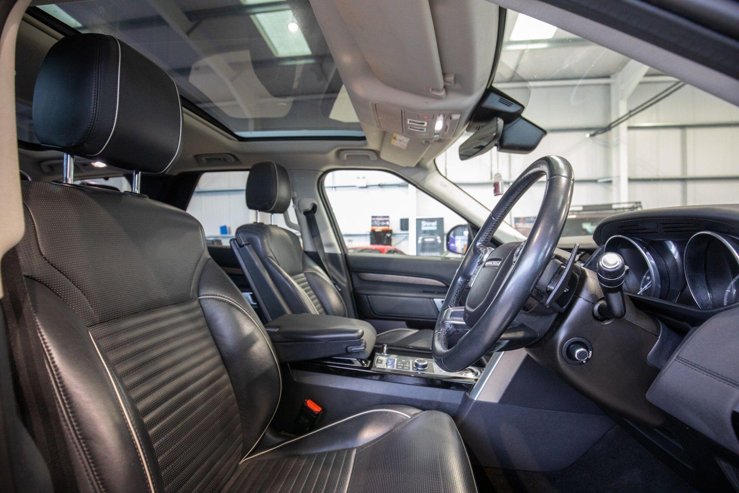 Used Land Rover Discovery 2017 for sale - 78156612: Photo 3