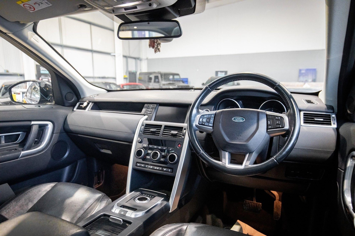 Used Land Rover Discovery Sport 2016 for sale - 76824900: Photo 2