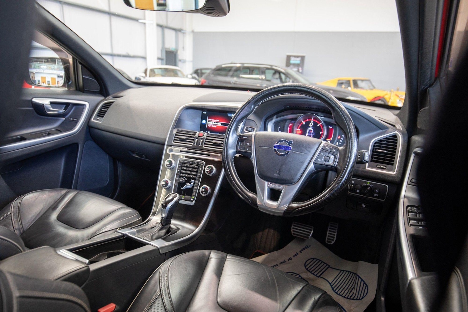 Used Volvo XC60 2015 for sale - 76824988: Photo 3