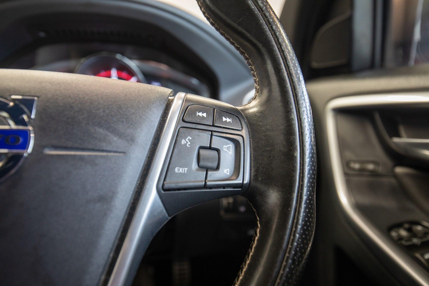 Used Volvo XC60 2015 for sale - 76824988: Photo 32