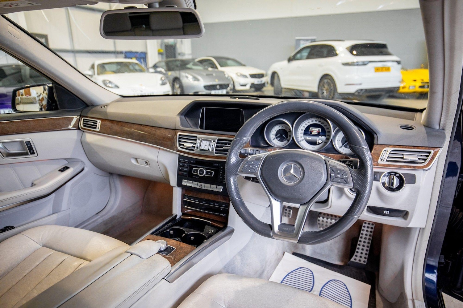 Used Mercedes-Benz E Class 2013 for sale - 77143921: Photo 2