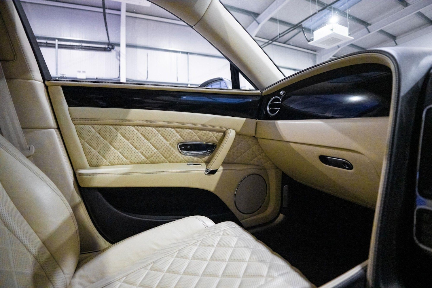 Used Bentley Flying Spur 2017 for sale - 77626068: Photo 46