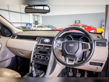 Used Land Rover Discovery Sport 2016 for sale - 77049883: Photo