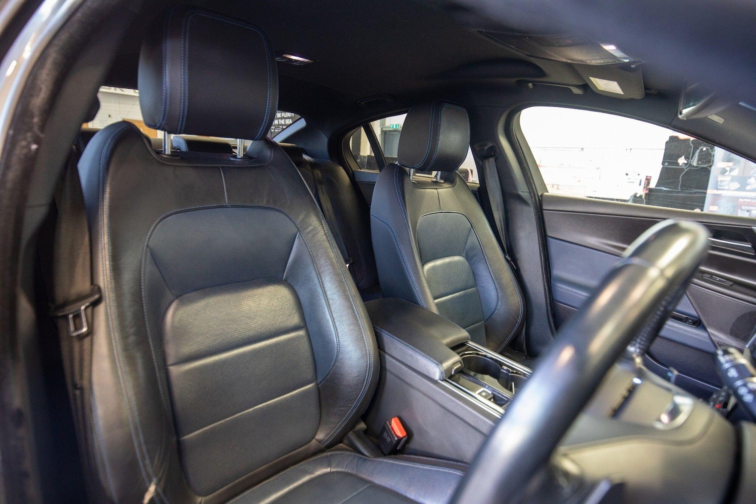 Used Jaguar XE 2016 for sale - 77215431: Photo 2