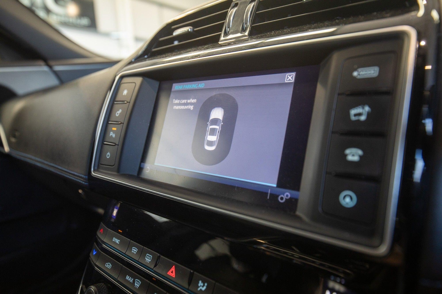 Used Jaguar XE 2016 for sale - 77215431: Photo 23