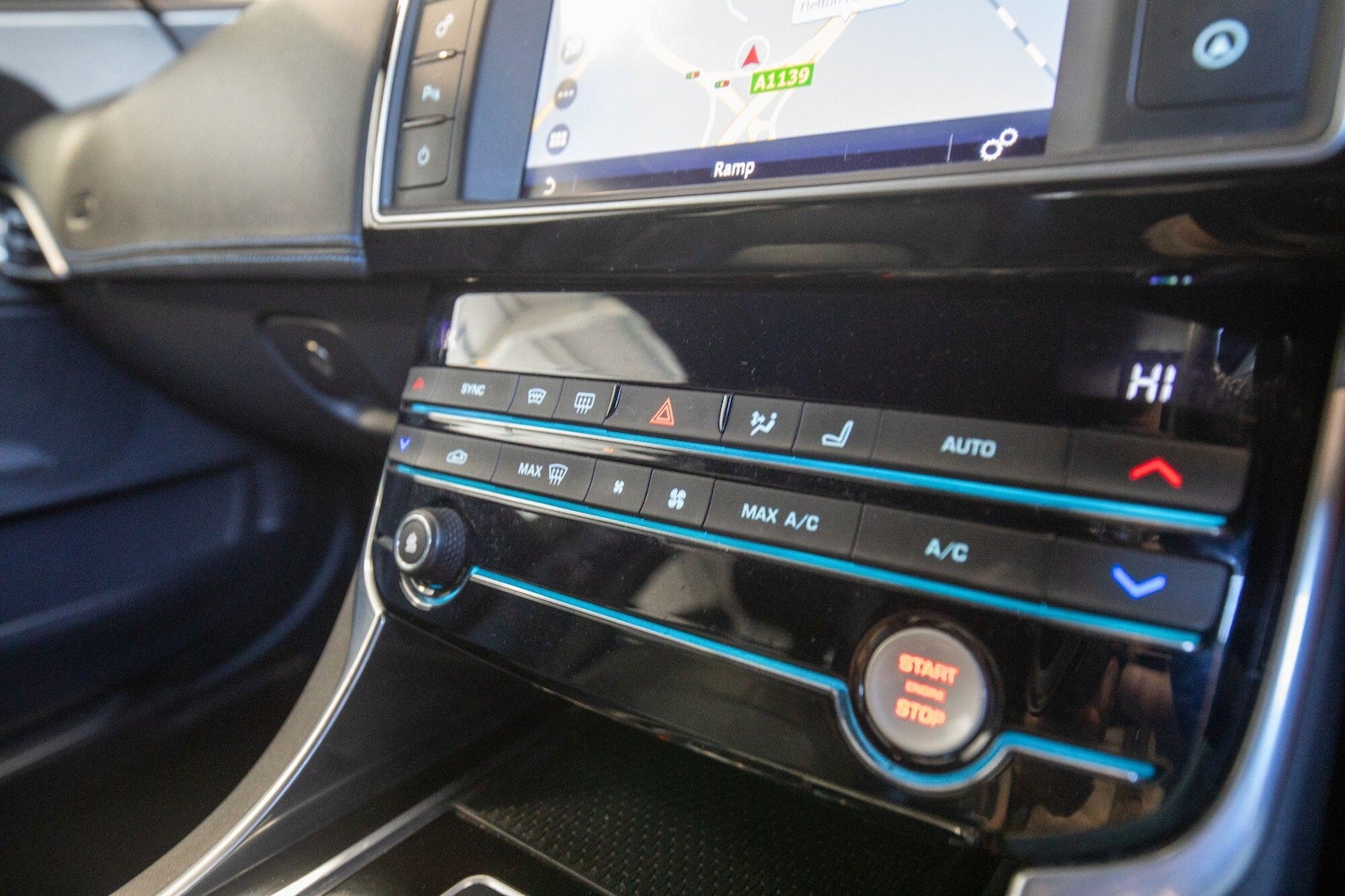 Used Jaguar XE 2016 for sale - 77215431: Photo 24