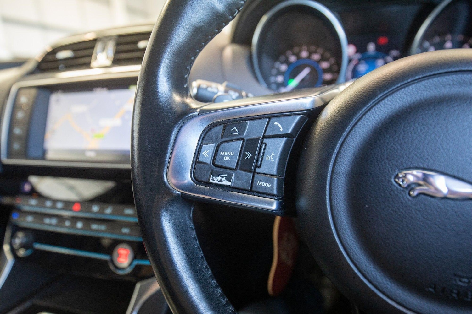 Used Jaguar XE 2016 for sale - 77215431: Photo 32