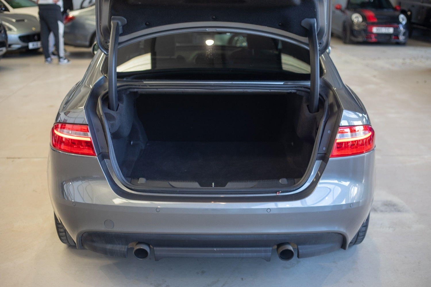 Used Jaguar XE 2016 for sale - 77215431: Photo 38