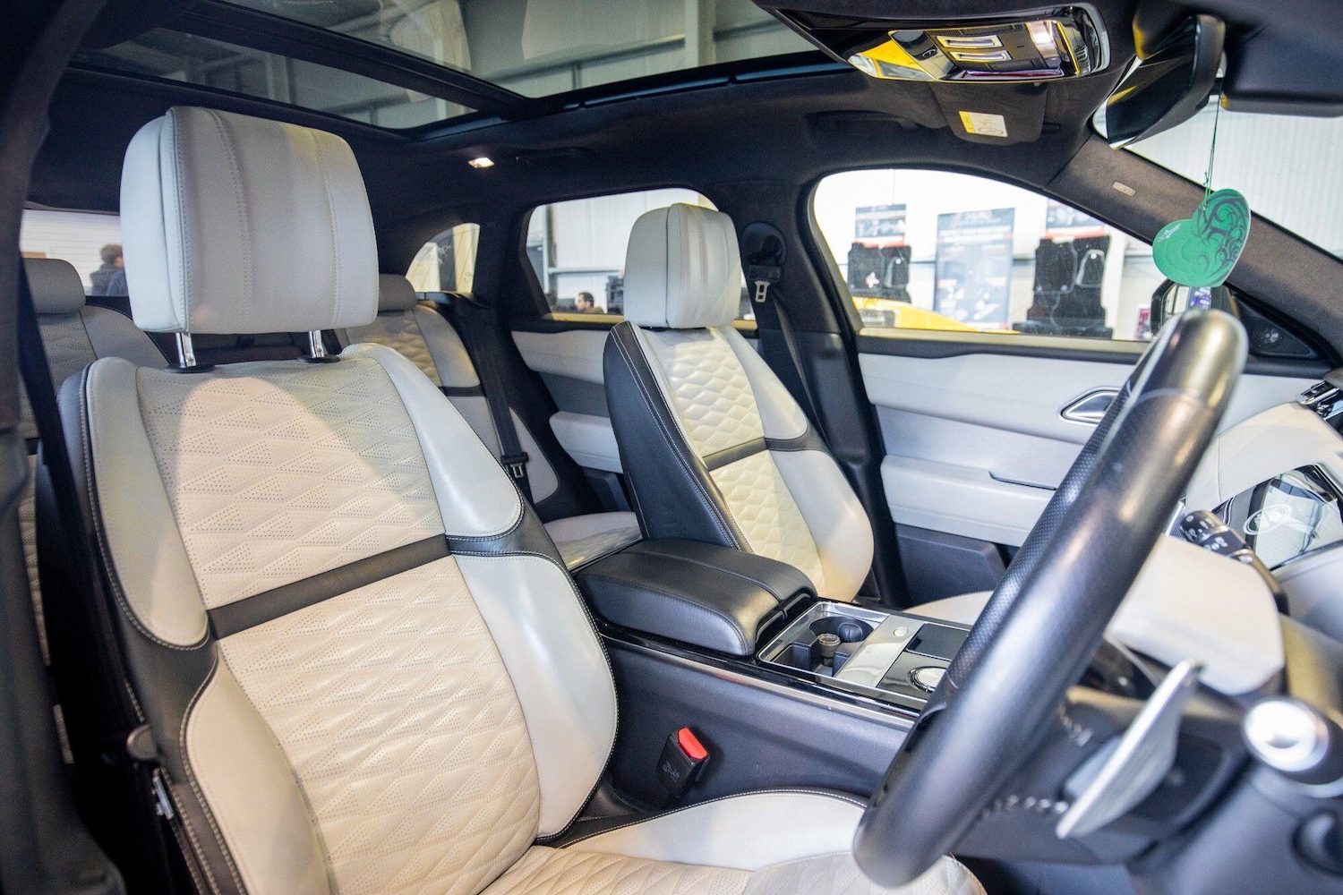 Used Land Rover Range Rover Velar for sale - 76823472: Photo 4