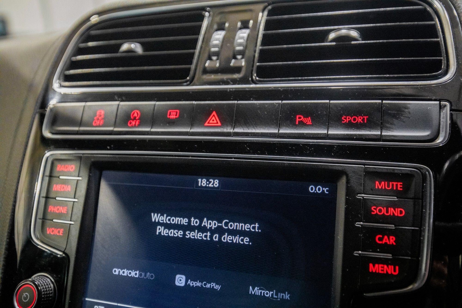 Used Volkswagen Polo 2016 for sale - 77238348: Photo 24