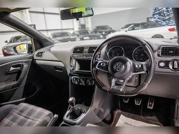 Used Volkswagen Polo 2016 for sale - 77238348: Photo