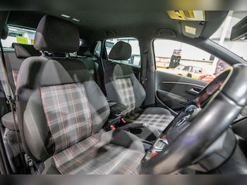 Used Volkswagen Polo 2016 for sale - 77238348: Photo