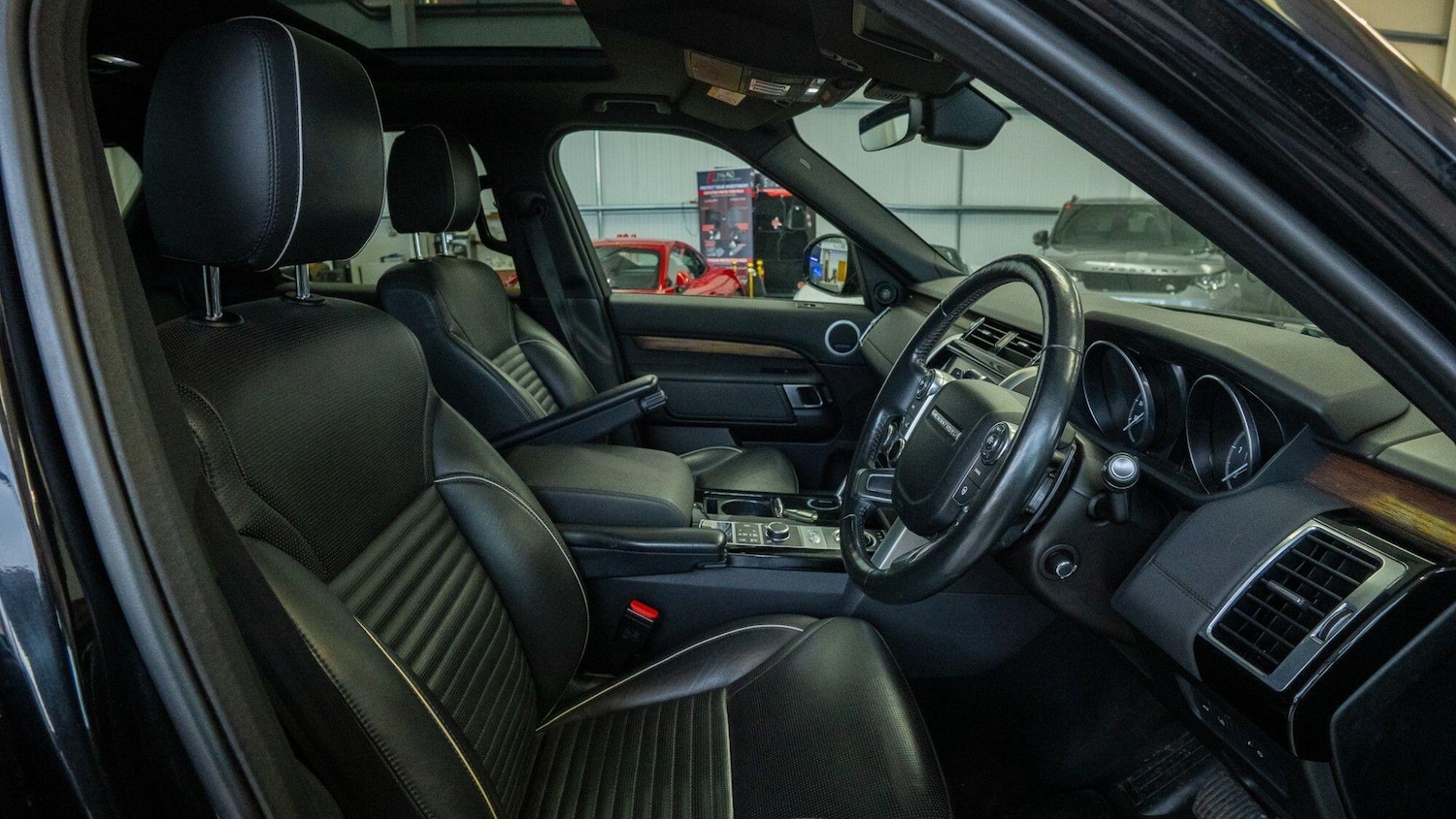 Used Land Rover Discovery 2017 for sale - 77970449: Photo 3